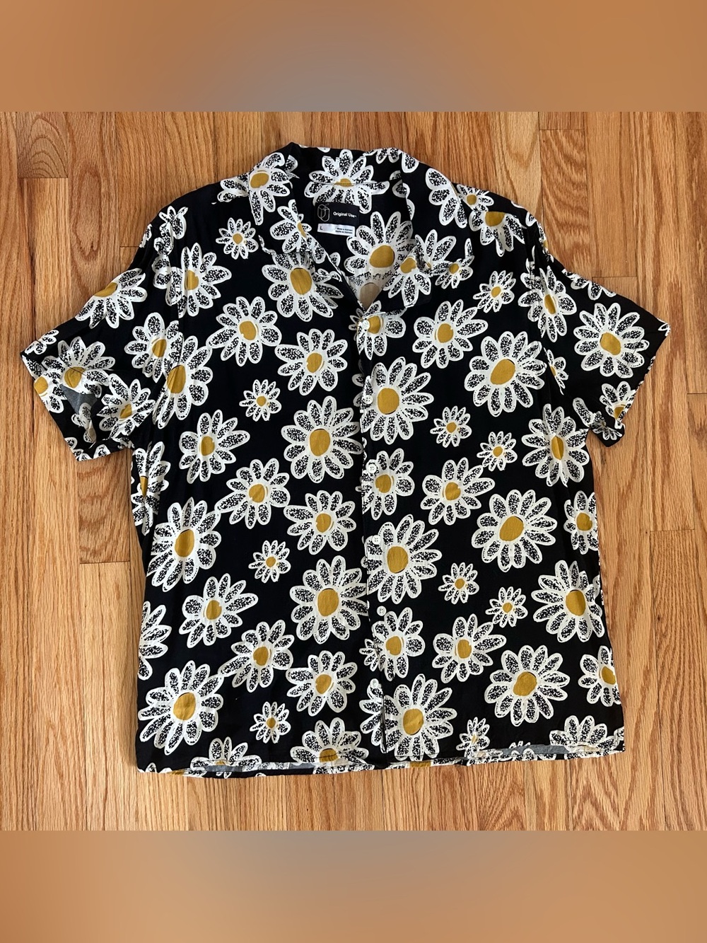 Black Daisy Print Short Sleeve Button-Down Shirt